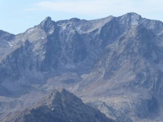 Il gruppo Rocca Rossa - tenibres visto dalla cima.
