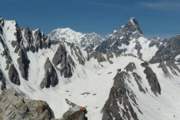 Il panorama verso il Monte Bianco   I   La vue vers le Mont Blanc   I   What a view onto Mont Blanc!   I   Das Panorama Richtung Mont Blanc   I   El panorama hacia el Mont Blanc