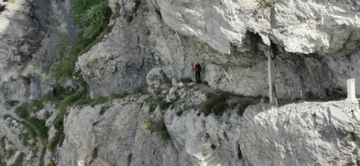 passaggi spettacolari lungo il Sentiero degli Alpini