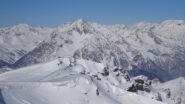 La cima sci-alpinistica quota 2.908 m della Dormillouse con il Monte Chaberton alle spalle