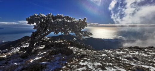 magie invernali sul versante Est del Monte Reixa guardando verso il mare