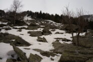 Parte meno piacevole della gita, tra i pietroni circondati da neve e buche