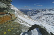 dal colle vista verso il vallone di Dondena assai scarso di neve
