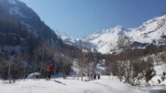 Alle Baite di Armisola si apre la valle e inizia la gita sci alpinistica