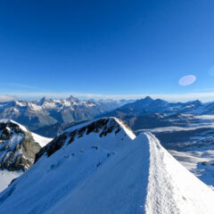 Panorama verso la Svizzera dalla cima del Castore 