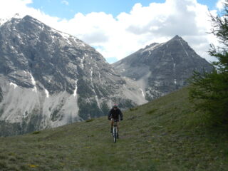 sullo sfondo, da sinistra Cime de la Charvie e Montagne du Lasseron 