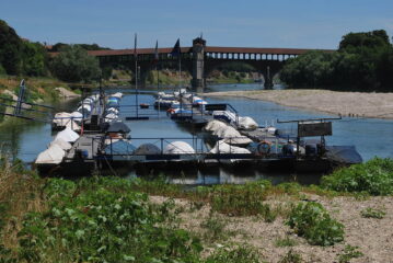 Immagine d’obbligo: il ponte coperto a Pavia visto da sotto il ponte della SP35