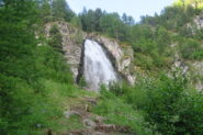 la cascata di Ponteille con il sentiero che sale a Comboé recentemente rimesso in ordine