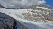 Brevissima vista sulla morena con panorama sul ghiacciaio.