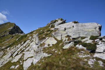 Prime rocce della cresta per l'antecima 2299