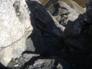 breve tratto assicurato con cavo metallico sul versante nord della Punta Leysser