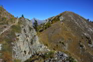 La Rocca Corna Est vista dal cengione che taglia il versante Sud della Rocca Ovest