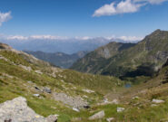 Dal colle, vista verso la Valle d'Aosta. In basso il Lago Giors