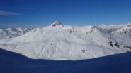 Discesa verso il Col Chabaud:  la dorsale Cima Fournier, Monte Begino e Monte Courbion con il Monte Chaberton alle spalle