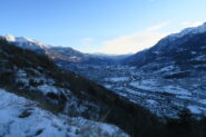 salendo verso Ville Sur Sarre vista verso Aosta imbiancata