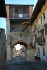 Il caratteristico campanile a Piverone