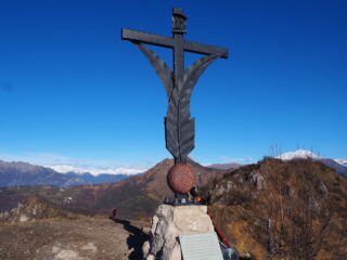 La statua degli alpini sulla Cima Sud.