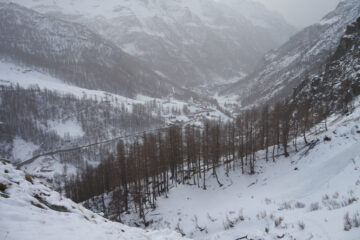 La Valle del Lys al mattino ancora ricoperta di neve