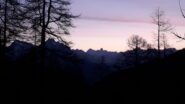 e' l'alba all'Alpe d'Arsy..il dentino al fondo al centro e' la Gran Becca..