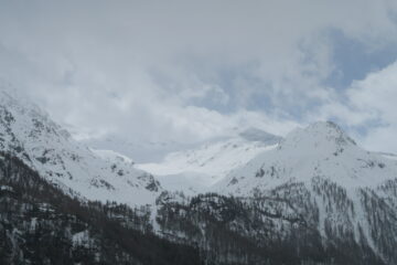 il vallone del Giasson visto dalla strada poco dopo il bivio per la Grand'Alpe