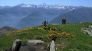 all'Alpe Caugis, sullo sfondo il Monviso