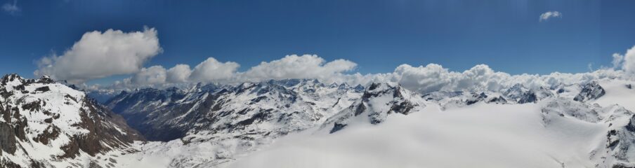 Panoramica sulla Val di Rhemes, dalla Grande Traversiere, Granta Parei in primo piano, il ghiacciaio di Goletta, fino alla Galisia 