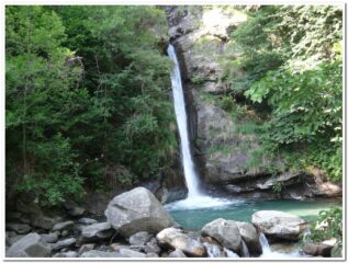 Altra cascata del torrente salendo lungo il sentiero panoramico