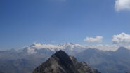 Percorrendo la cresta Rey, uno sguardo verso il Monte Rosa