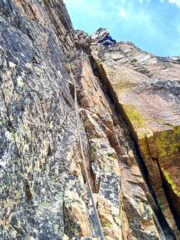 L6: in arrampicata lungo la fessura gialla