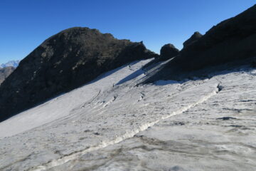 la Becca di Suessa dal ghiacciaio per raggiungere le Plattes des Chamois