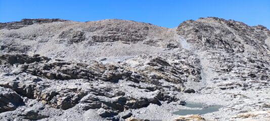 dove si sale per raggiungere la cresta/dorsale del Rocciamelone, bisogna arrivare al collletto sulla destra.