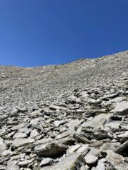 Salita verso il Col de Molline con terreno roccioso