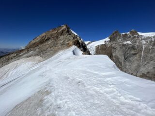 Parte alta del ghiacciaio di Indren tra le due cime 