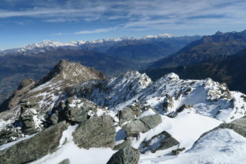 vista verso Aosta, sullo sfondo dal Combin all'Emilius passando per Cervino e Rosa