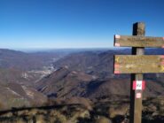 Bassa Val Tanaro, pianura cuneese e in lontananza il massiccio del Monte Rosa