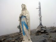 la statua della Vergine di Lourdes sulla cima del Mondolè ,che guarda la Val Corsaglia