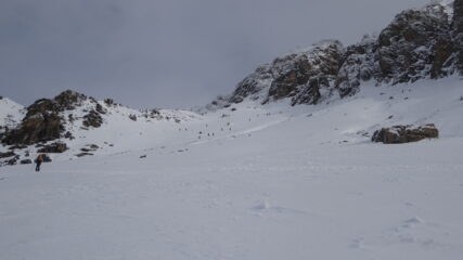 Il primo pendio ripido di salita visto da quota 2.550 m circa