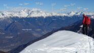 Panorama top su monti e Valtellina. 