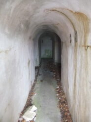 Dentro ad uno dei bunker vicini alla Pierre Pointou