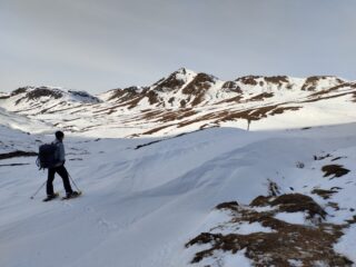Sui pendii superiori, in vista dell'alpe Assietta (sulla destra).