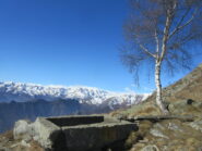 la bella vasca ricavata da un unico blocco di pietra all'Alpe Colmetto