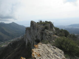 Fortificazione di Rocca Liverna (m.551)