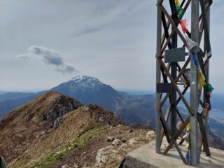 Monte Due Mani: vista sul Monte Resegone.