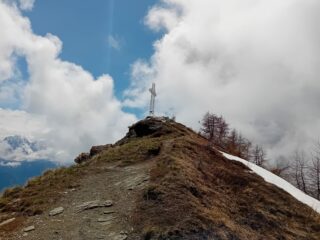 L'enorme croce di cima Longhede