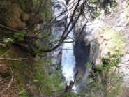 Uno spettacolare salto del torrente dal Sentiero degli Orridi.