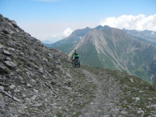 breve tratto in leggera discesa per raggiungere il sentiero che sale alla Cima Ciantiplagna 2849 m.