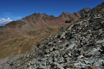 Dal colle: la cresta SO del Monte Emilius che delimita il Vallone d’Arbolle