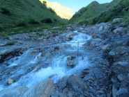 Attraversamento del torrente Chambave a giugno
