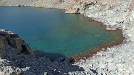 Poca acqua ma limpida ai laghi delle Forciolline (qui il Superiore). 