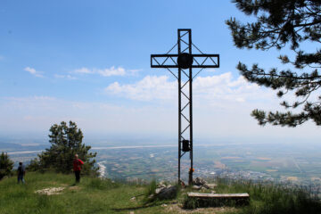 La croce sulla seconda cima